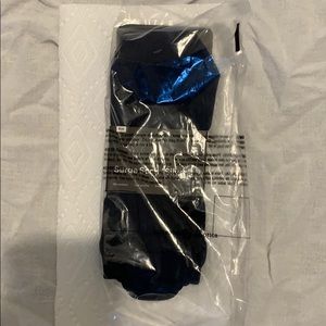 Lululemon Surge Sock *Silver men’s size Large. NWT